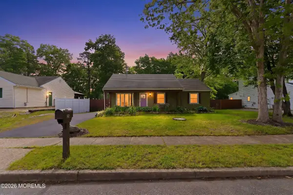 26 Ravenwood Boulevard, Barnegat, NJ 08005