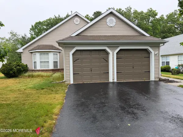 71 Skyline Drive, Lakewood, NJ 08701