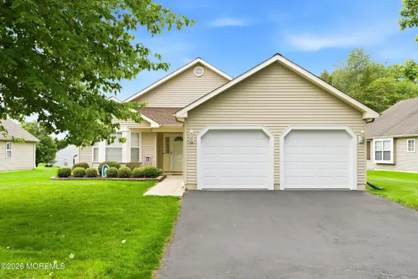 42 Meadows Lane, Whiting, NJ 08759