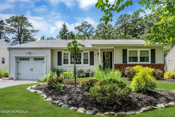 7 Nostrand Drive, Toms River, NJ 08757