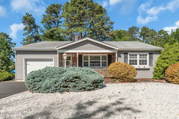 31 Millbrook Court, Toms River, NJ 08757