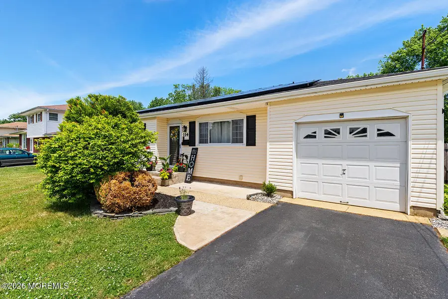 114 Wynnewood Court, Freehold, NJ 07728 - #3