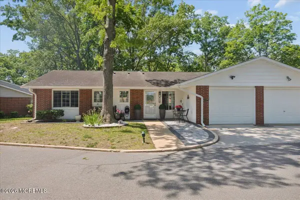 584B Lake Point Drive, Lakewood, NJ 08701