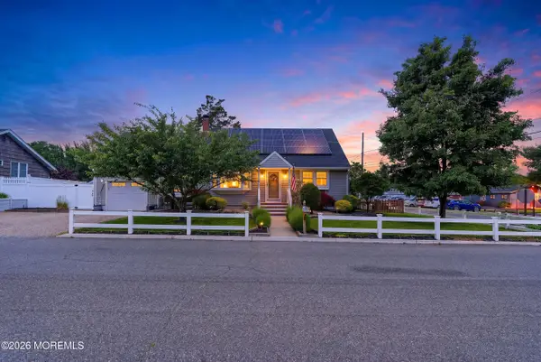 19 Harpoon Street, Beachwood, NJ 08722