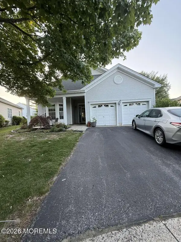 9 Summerfield Drive, Lakewood, NJ 08701