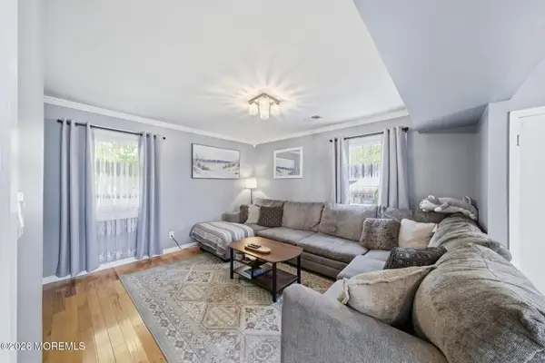 47 Kendall Drive, Parlin, NJ 08859