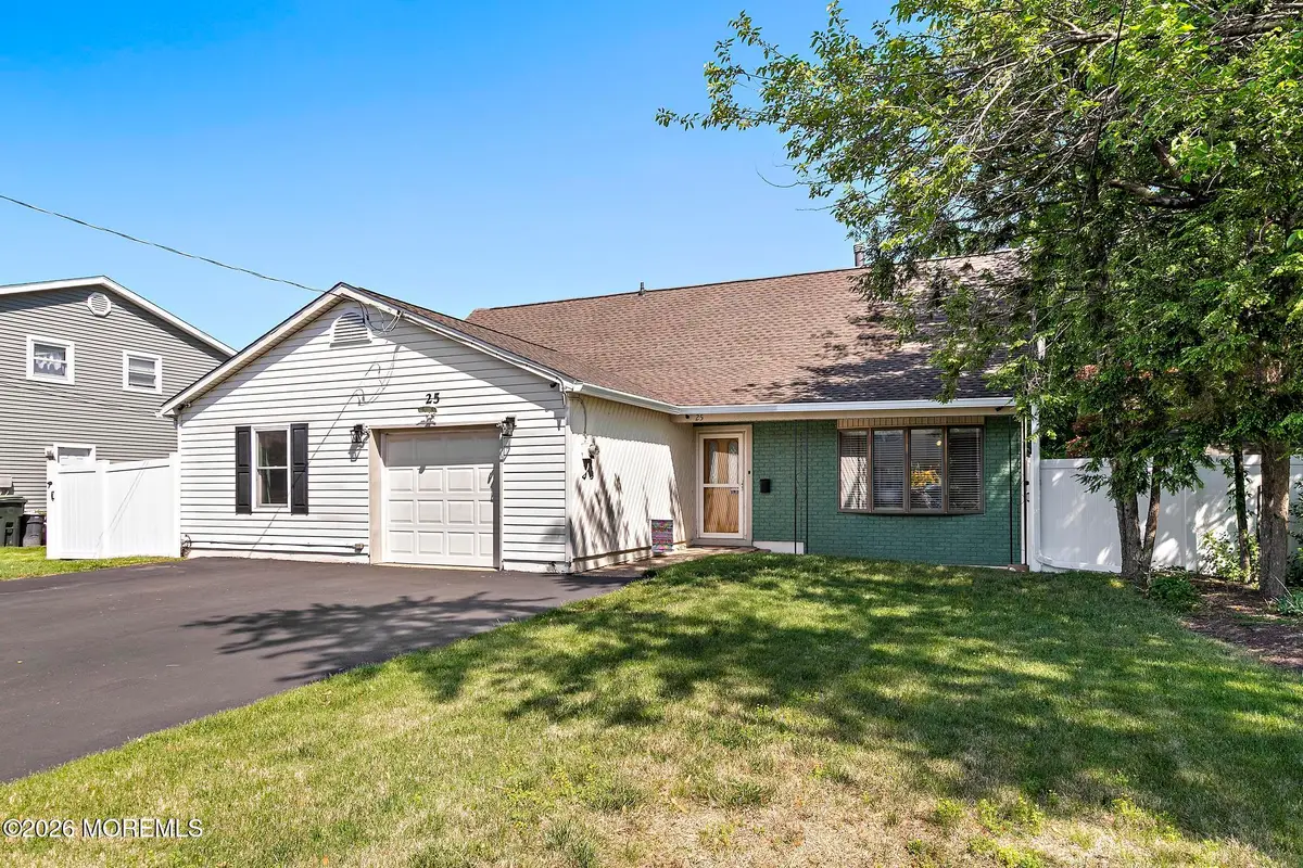 25 Carlow Way, Hazlet, NJ 07730 - #1