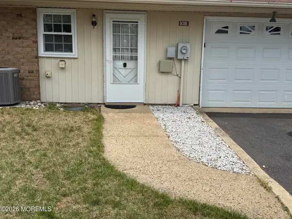 10B Yorkshire Court, Manchester, NJ 08759