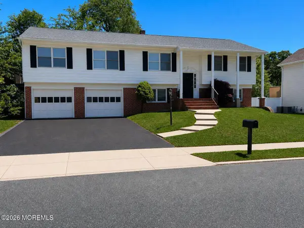 11 Roselle Court, Lakewood, NJ 08701