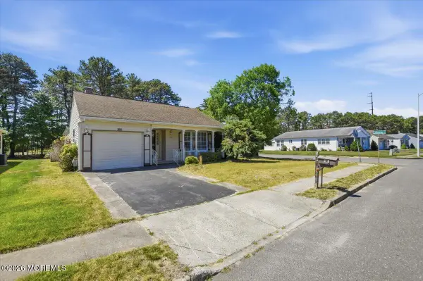 112 Pulaski Boulevard, Toms River, NJ 08757
