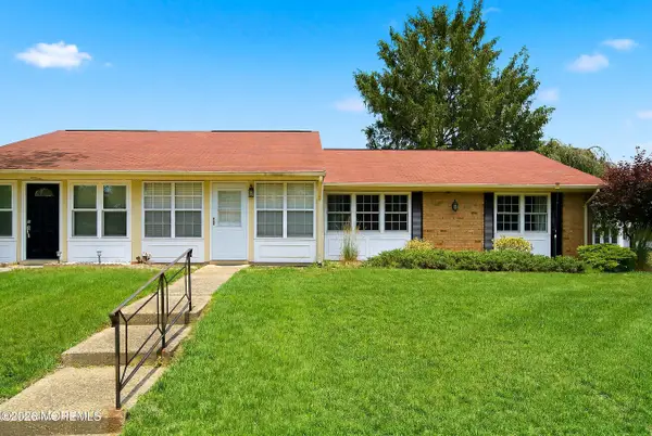 6 B Edinburgh Lane, Manchester, NJ 08759