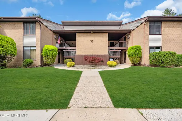 33 Meadow Green Circle #A, Manalapan, NJ 07726