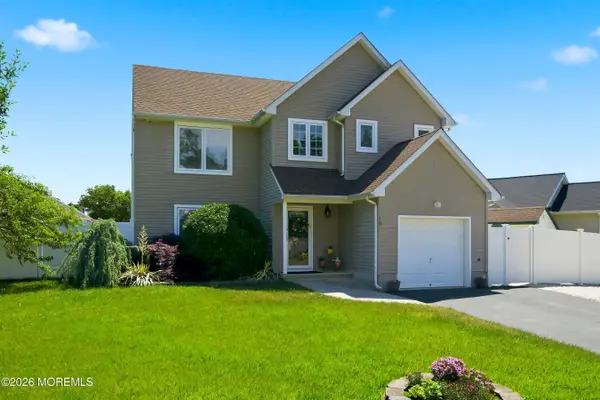 19 Dolphin Circle, Bayville, NJ 08721