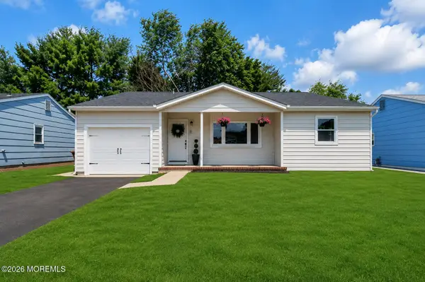 6 Coventry Road, Toms River, NJ 08757