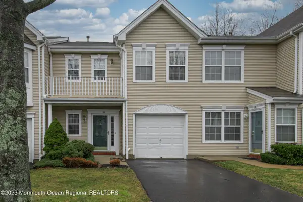 28 Picket Place, Freehold, NJ 07728