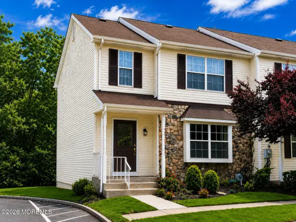 429 Rose Court, Lakewood, NJ 08701