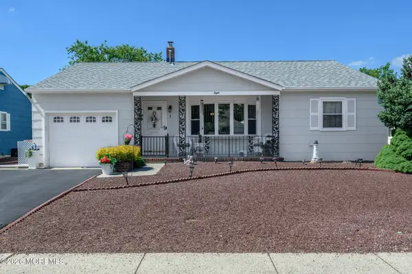 8 Killington Road, Toms River, NJ 08757