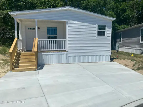 17 Maple Tree Court, Manahawkin, NJ 08050