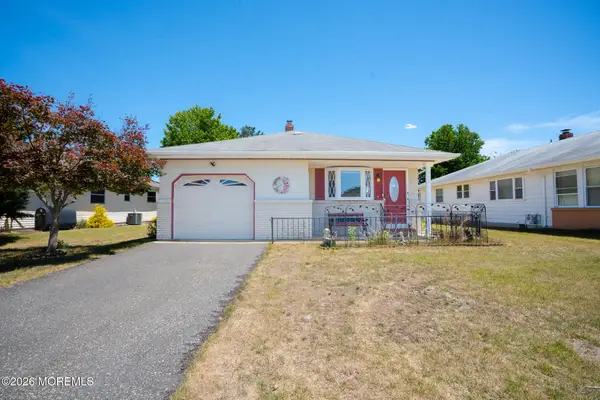 6 Bolans Court, Toms River, NJ 08757