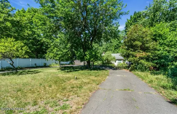 831 Palmer Avenue, Holmdel, NJ 07733