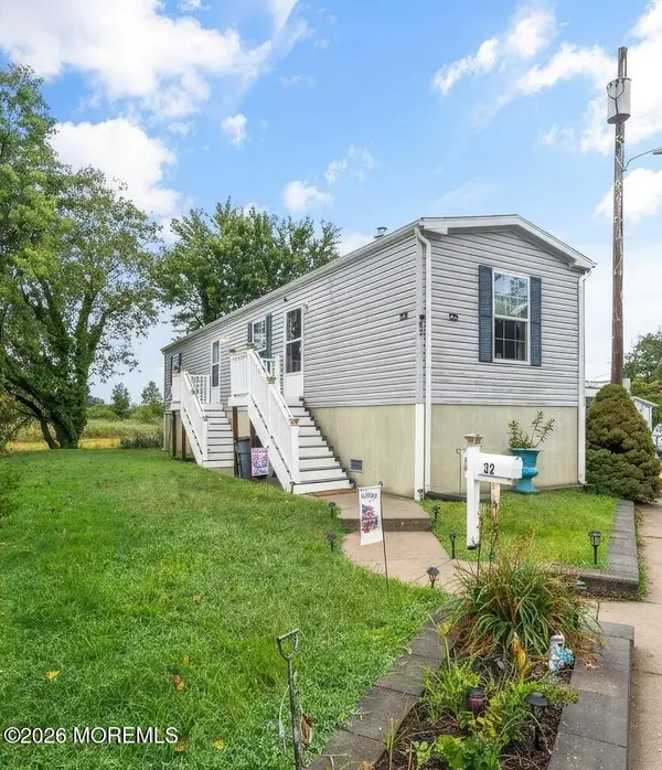 32 Bayshore Mobile Mnr, Hazlet, NJ 07730