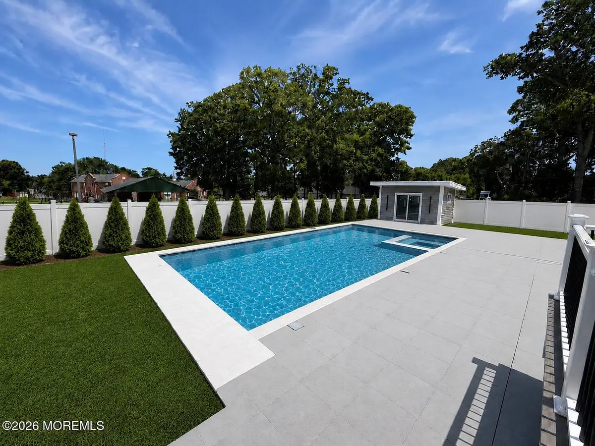 19 Roslyn Drive, Oakhurst, NJ 07755 - #1