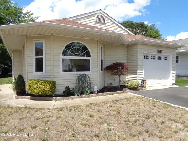 30 Oakengates Drive, Toms River, NJ 08757