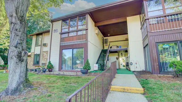 86 Arrowood Road #G, Manalapan, NJ 07726