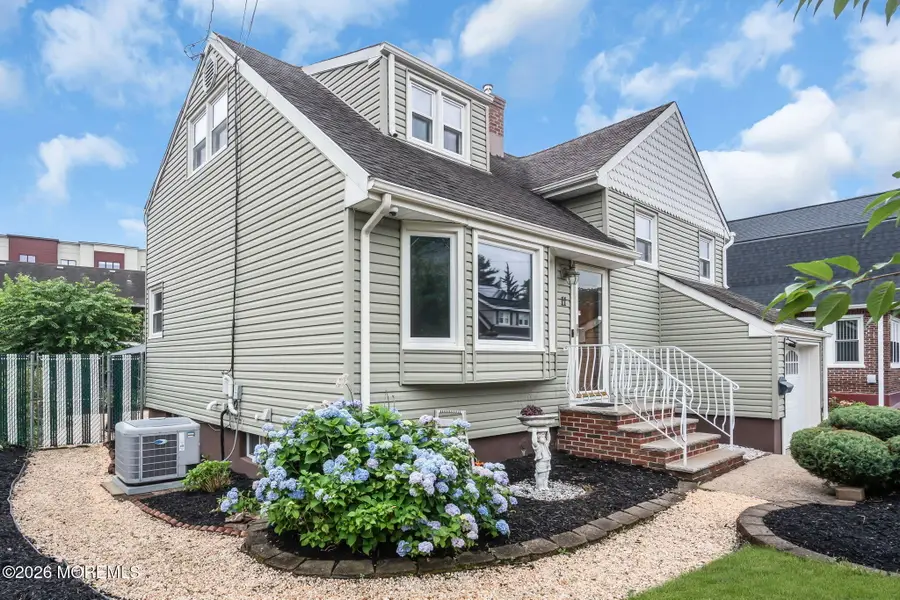 11 Grove Avenue, Woodbridge, NJ 07095 - #2