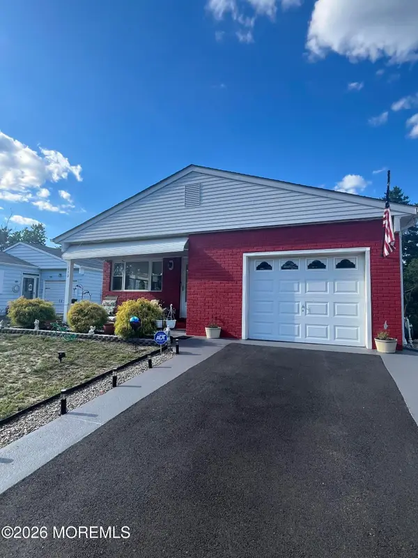 112 Santiago Drive, Toms River, NJ 08757