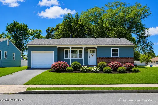 80 Brakenbury Drive, Toms River, NJ 08757