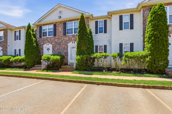 66 Aspen Court, Lakewood, NJ 08701