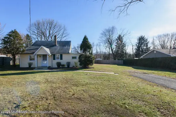 2 Woodbrook Drive, Matawan, NJ 07747