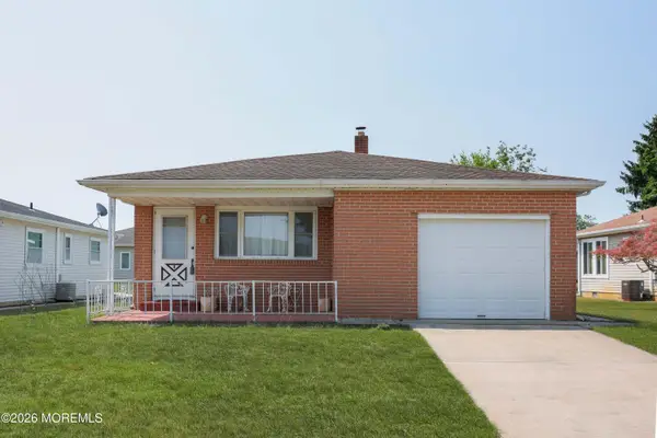 4 Corinth Place, Toms River, NJ 08757