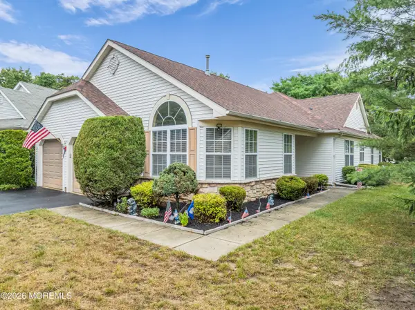 2 Pine Valley Court, Lakewood, NJ 08701