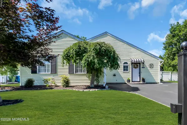9 Colonial Drive, Tinton Falls, NJ 07753