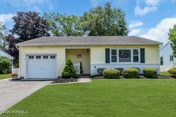 39 Eton Road, Toms River, NJ 08757