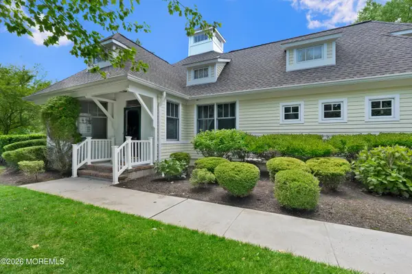 87 Thornbrooke Drive, Shrewsbury Boro, NJ 07702