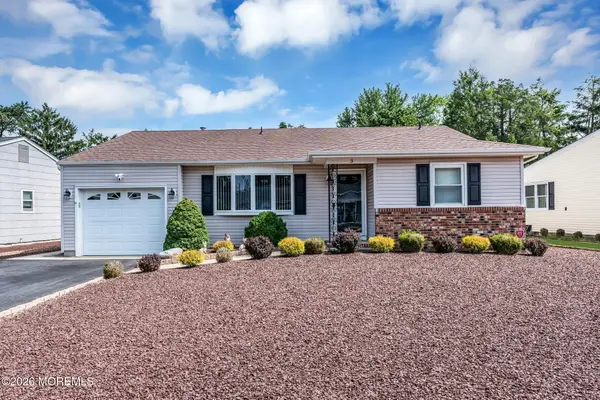 3 Randalls Drive, Toms River, NJ 08757