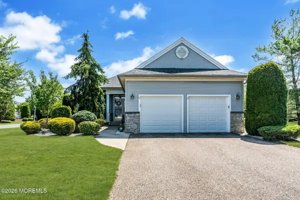21 Chaucer Circle, Manchester, NJ 08759