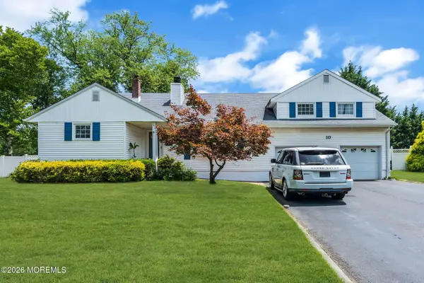 10 Homestead Place, Holmdel, NJ 07733