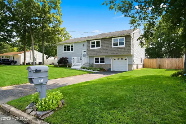 563 Oakhollow Lane, Lanoka Harbor, NJ 08734
