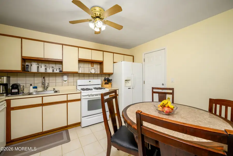136 Woodmere Drive #406, Parlin, NJ 08859 - #2