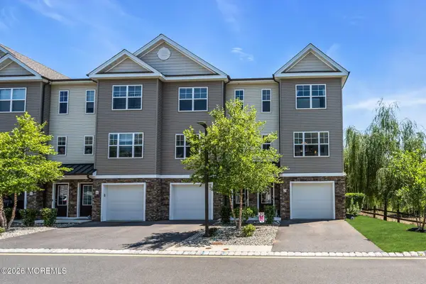 2 Berkeley Crossings Way, Bayville, NJ 08721