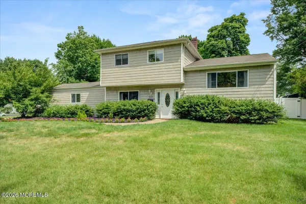 537 Roxbury Road, Belford, NJ 07718