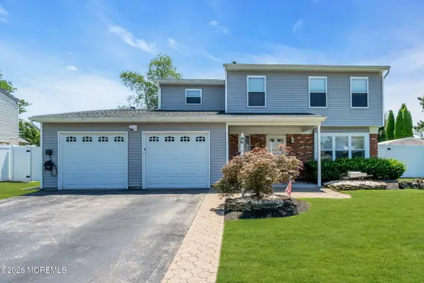 40 Kiwi Loop, Howell, NJ 07731