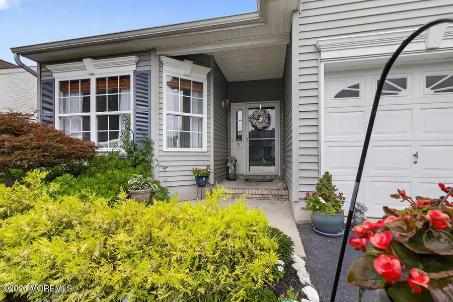 21 Snowberry Lane, Freehold, NJ 07731 - #3
