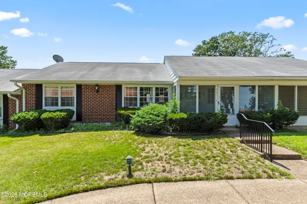 933C Thornhill Court, Lakewood, NJ 08701