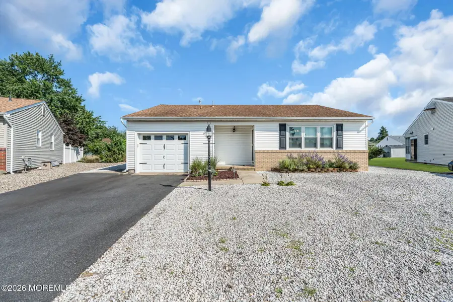 17 Wiltshire Court, Toms River, NJ 08757 - #2