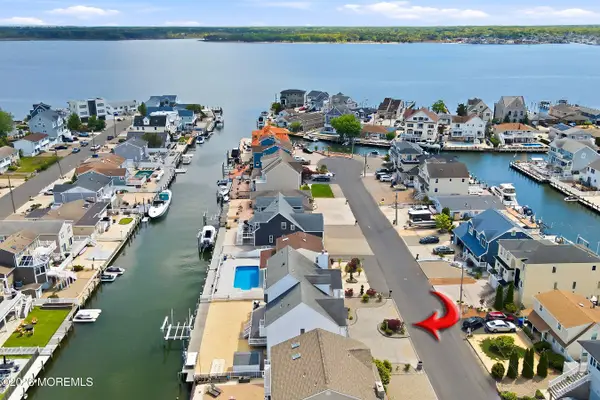 17 Lagoon Drive, Toms River, NJ 08753